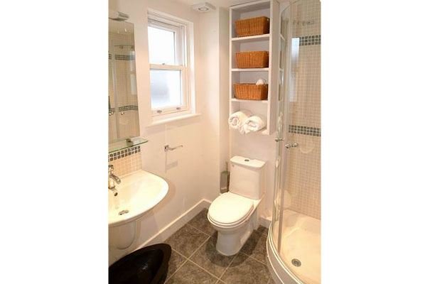Cross Street - Shower room