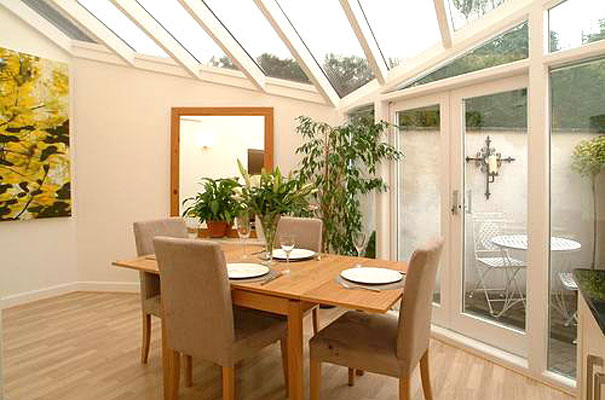Cross Street - Dining area