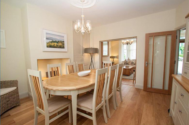 Oak House – Heart of the Lakes