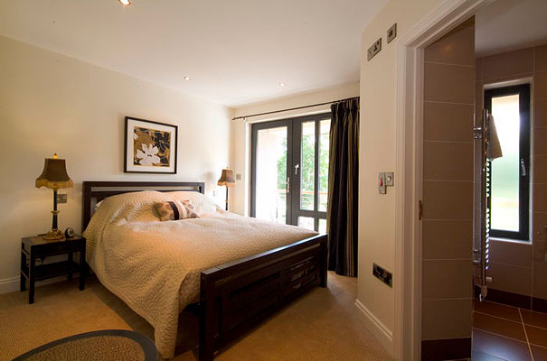 Riverside Park - Apartment 5 - Bedroom with en-suite